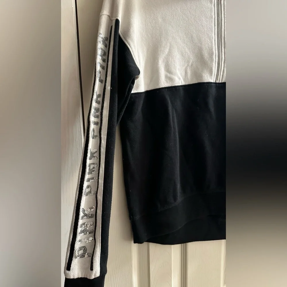PINK Victoria's Secret Black and White Sweatshirt - Picture 4 of 5